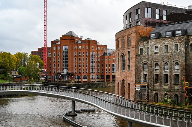 Picture of bridge in Bristol city centre